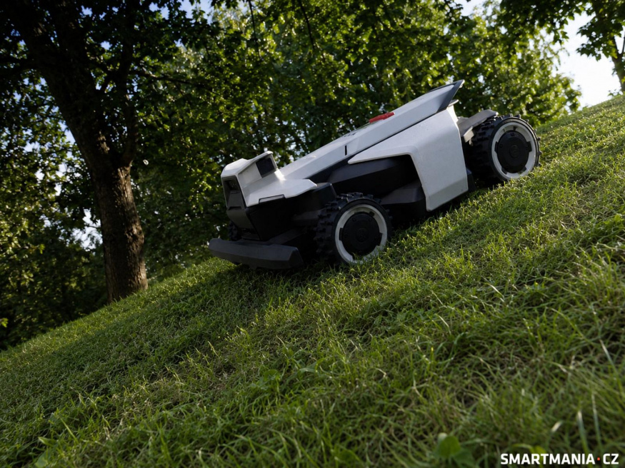 Segway Navimow X450 si poradí i s náročnějším stoupáním na pozemku Segway Navimow X450 si poradí i s náročnějším stoupáním na pozemku
