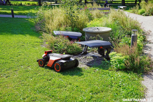 Segway Navimow Terranox CM120 v parku města Kolín Segway Navimow Terranox CM120 v parku města Kolín