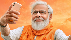 Indický premiér Narendra Modi pořizující si selfie (ilustrační obrázek)