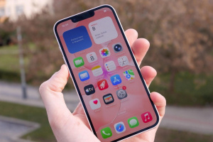iPhone 17e v náhledu na displej