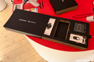 Balení obsahuje kromě telefonu také sluchátka Buds 4 Pro, SmartTag 2 a hodinky Galaxy Watch 8 Balení obsahuje kromě telefonu také sluchátka Buds 4 Pro, SmartTag 2 a hodinky Galaxy Watch 8