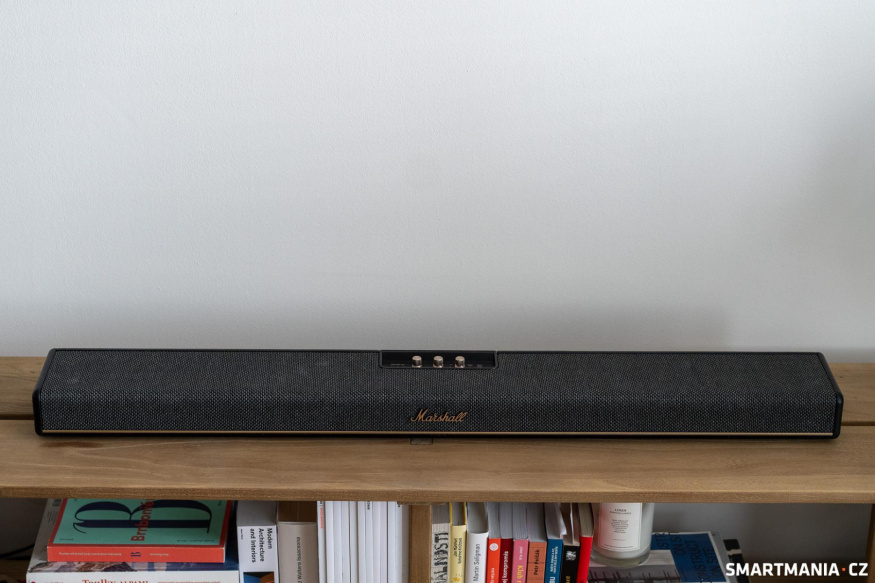 Šířka soundbaru je 110 cm Šířka soundbaru je 110 cm