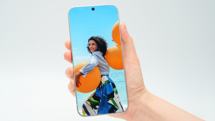 Smartphone Tecno s bezrámečkovým displejem Smartphone Tecno s bezrámečkovým displejem