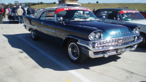 Chrysler New Yorker 1958 Chrysler New Yorker z roku 1958 na automobilovém srazu