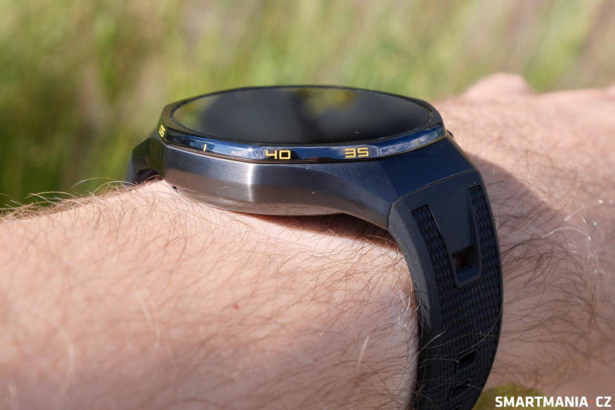 Huawei Watch GT 7 Pro ze všech stran Huawei Watch GT 7 Pro ze všech stran