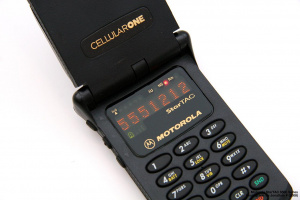 Otevřený mobilní telefon Motorola StarTAC 6500 Otevřený mobilní telefon Motorola StarTAC 6500