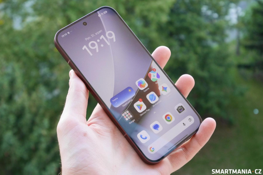 Poco F9 Ultra zepředu Poco F9 Ultra zepředu
