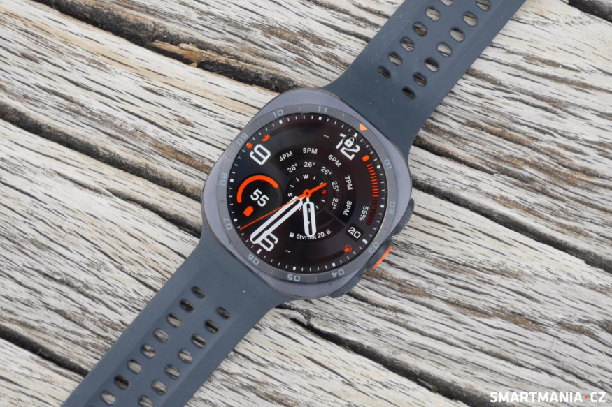 Samsung Galaxy Watch Ultra 2 ze všech stran Samsung Galaxy Watch Ultra 2 ze všech stran