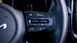 Tlačítka tempomatu na volantu vozu Kia Picanto