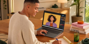 Asus Vivobook S16 při práci Asus Vivobook S16 při práci