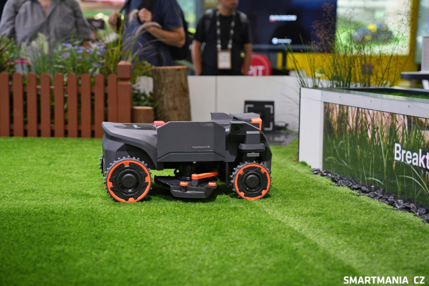 Segway Navimow H5 Pro s výsuvným žacím kotoučem Segway Navimow H5 Pro s výsuvným žacím kotoučem