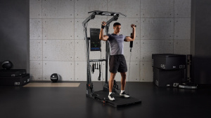 Speediance Gym Monster Ultra je chytrá domácí posilovna pro ty nejnáročnější: přidává horní kladku i hrazdu, známe českou cenu