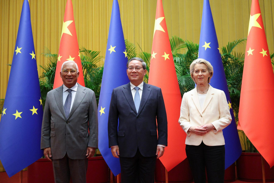Jednání Evropské unie a Číny António Costa, čínský premiér Li Čchiang a Ursula von der Leyen na summitu EU–Čína