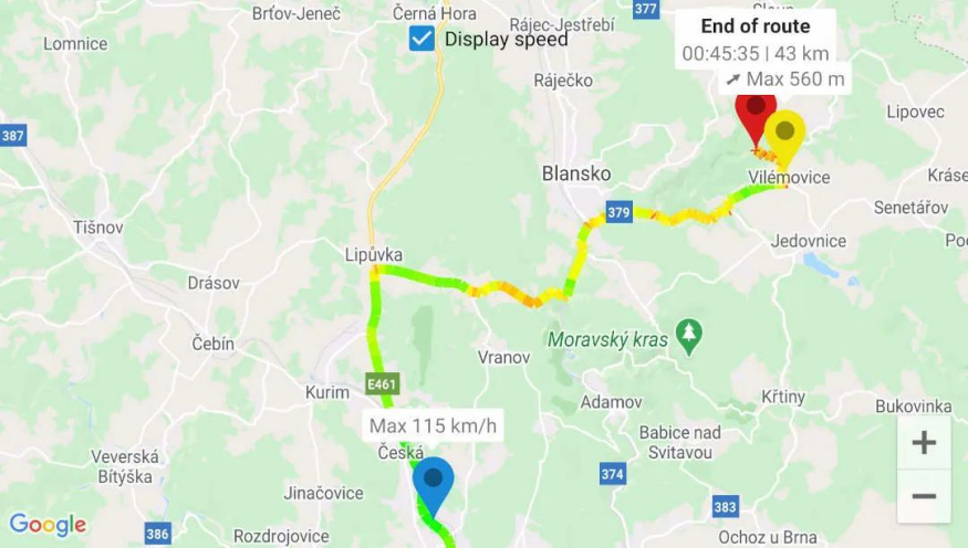 Ujetou trasu aplikace zobrazí v Mapách Google a graficky rozliší rychlost v jednotlivých úsecích Ujetou trasu aplikace zobrazí v Mapách Google a graficky rozliší rychlost v jednotlivých úsecích