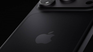 Detail zadního krytu chytrého telefonu Apple iPhone 18 Pro (Max) v černé barvě Detail zadního krytu chytrého telefonu Apple iPhone 18 Pro (Max) v černé barvě