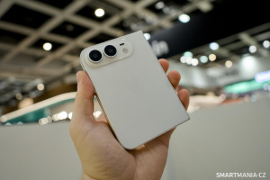 Maketa chystaného ohebného smartphonu iPhone Ultra Maketa chystaného ohebného smartphonu iPhone Ultra