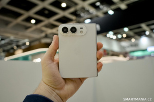 Maketa chystaného ohebného smartphonu iPhone Ultra Maketa chystaného ohebného smartphonu iPhone Ultra