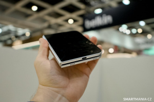 Maketa chystaného ohebného smartphonu iPhone Ultra Maketa chystaného ohebného smartphonu iPhone Ultra