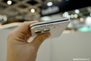 Maketa chystaného ohebného smartphonu iPhone Ultra Maketa chystaného ohebného smartphonu iPhone Ultra