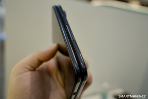Maketa chystaného ohebného smartphonu iPhone Ultra Maketa chystaného ohebného smartphonu iPhone Ultra