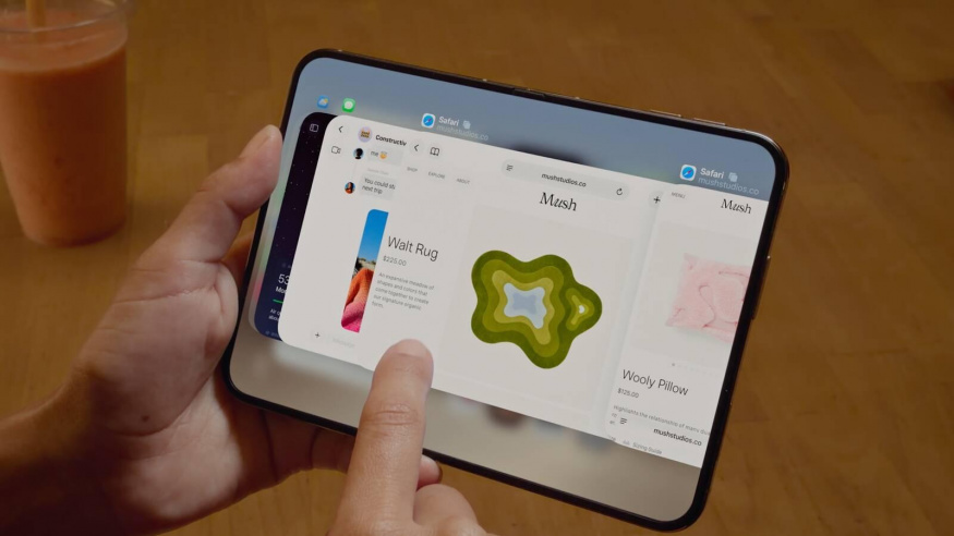 Pohled na iPhone Duo při používání Pohled na iPhone Duo při používání