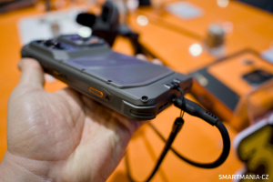 Chytrý odolný telefon RugOne Xsnap 7 Pro na veletrhu IFA v Berlíně Chytrý odolný telefon RugOne Xsnap 7 Pro na veletrhu IFA v Berlíně