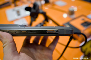 Chytrý odolný telefon RugOne Xsnap 7 Pro na veletrhu IFA v Berlíně Chytrý odolný telefon RugOne Xsnap 7 Pro na veletrhu IFA v Berlíně
