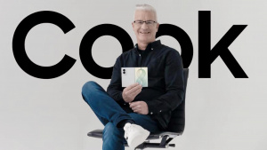 Tim Cook a Samsung Galaxy Z Fold 8