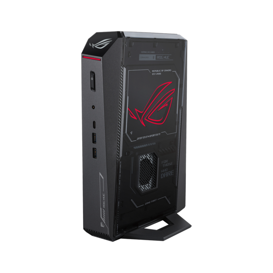 Herní minipočítač ASUS ROG NUC 15 Černý ASUS ROG NUC 15 postavený svisle na stojánku, s podsvíceným logem a předními konektory