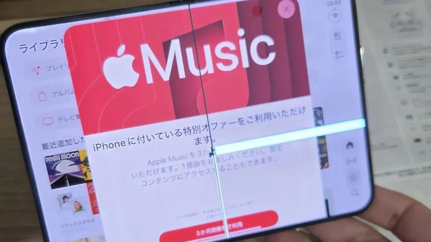 Poškozený displej iPhonu Duo Poškozený displej iPhonu Duo
