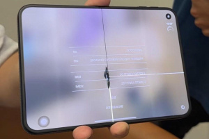 Poškozený displej iPhonu Duo Poškozený displej iPhonu Duo
