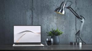 Asus představil tenký ExpertBook A7. Má 120Hz OLED a slibuje až 26 hodin výdrže