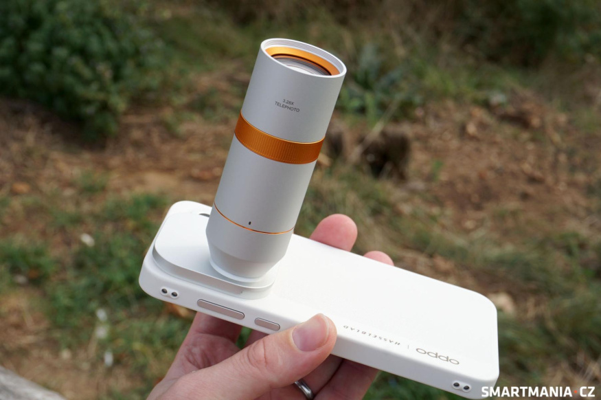 Oppo Find X10 Pro Max s nasazeným telekonvertorem Oppo Find X10 Pro Max s nasazeným telekonvertorem