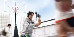 Sony ECM-AX10: miniaturní mikrofon pro mobilní filmaře s podporou Spatial Audio míří do prodeje