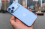 iPhone 18 Pro Max ve světle modrém provedení