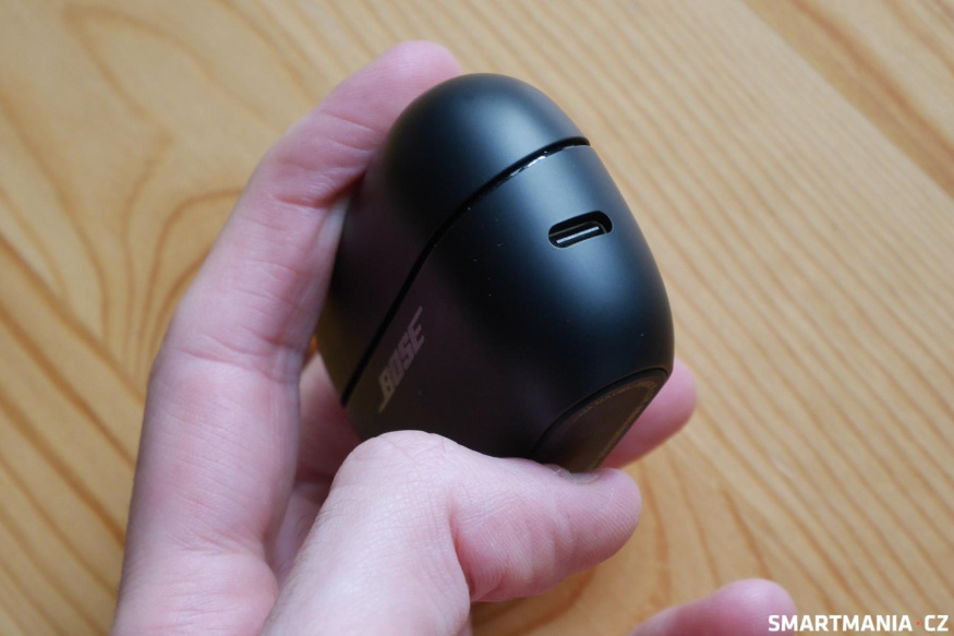 Nabíjecí port USB-C u Bose Ultra Open Earbuds 2 Nabíjecí port USB-C u Bose Ultra Open Earbuds 2