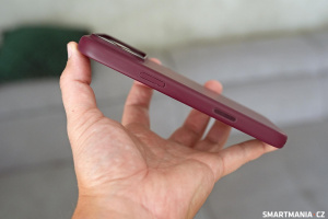 iPhone 18 Pro Max v originálním silikonovém krytu od Applu iPhone 18 Pro Max v originálním silikonovém krytu od Applu