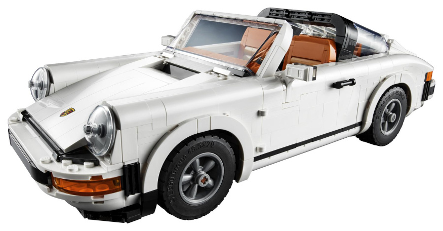LEGO Porsche 911 ve variantě Targa Bílé LEGO Porsche 911 Targa s otevřenou střechou, černým obloukem a oranžovohnědými sedadly