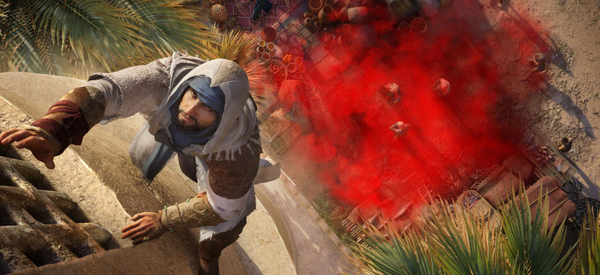 Basim uniká strážím v Assassin's Creed Mirage Basim šplhá po stěně nad tržištěm, zatímco stráže pod ním obklopuje červený oblak koření