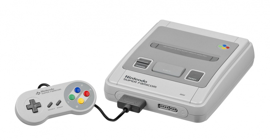 Super Famicom s ovladačem Japonská konzole Super Famicom s ovladačem